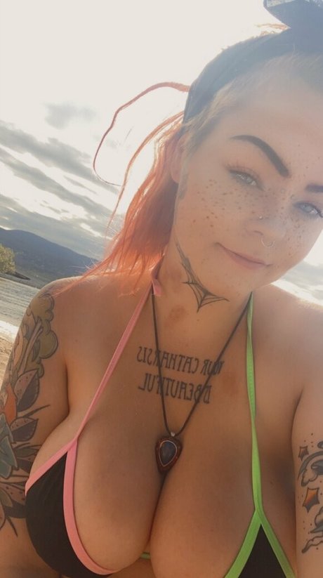 doing peachy model hot photos