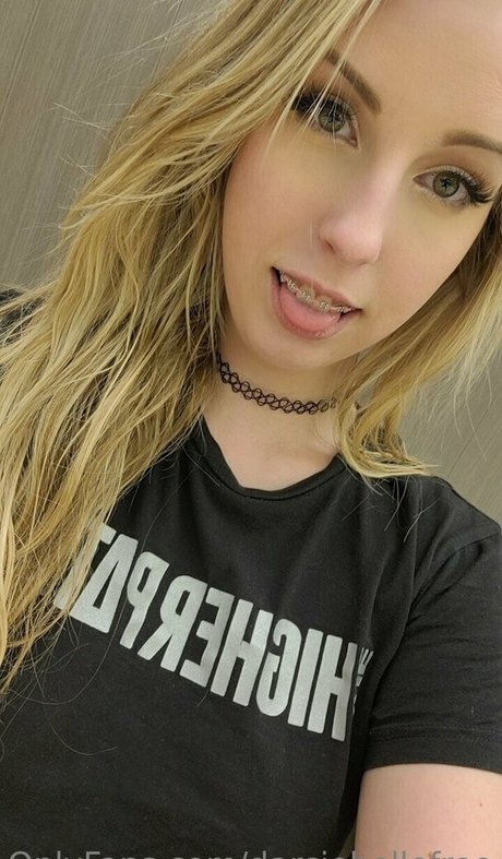 darciebellefree art star photos