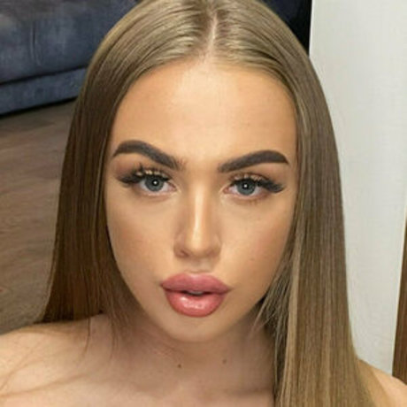 mel dolly naked star images