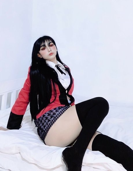 Akari Cos hot model picture
