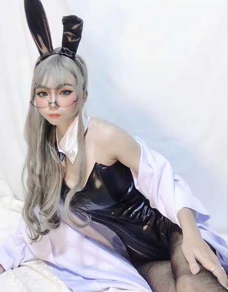 Akari Cos model free gallery