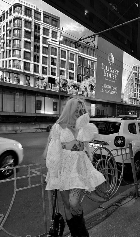 weryberry art actress images