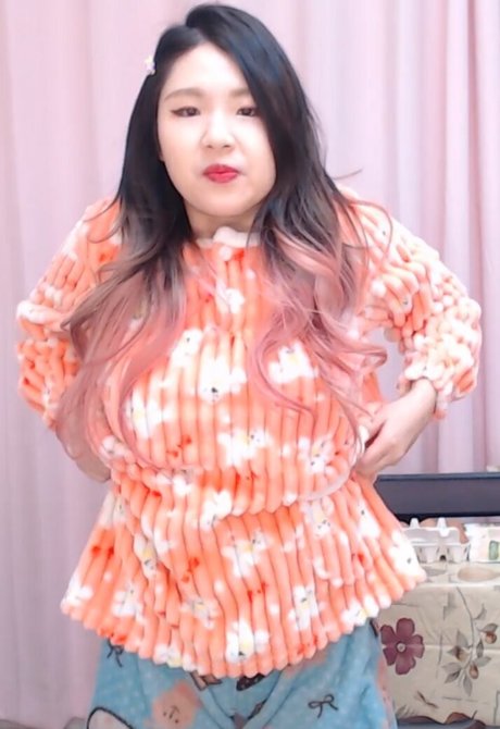 HAchubby naked model pics