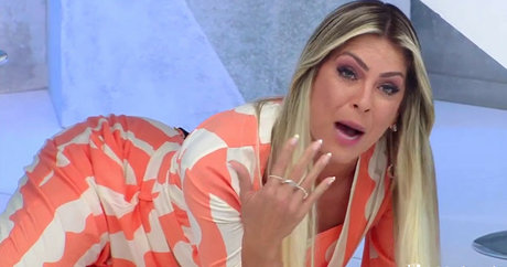 Renata Fan model sexy pic