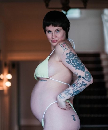 Ireland Baldwin model art photo