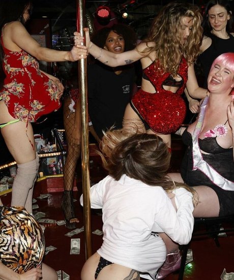 Ireland Baldwin adult actress galleries