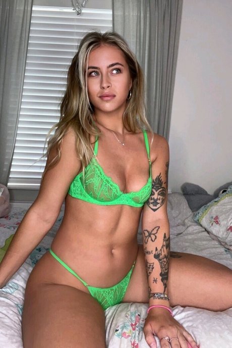 Chantelle Warnock model top photos