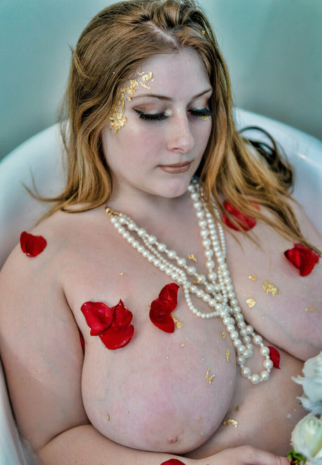 freecollection naked actress image