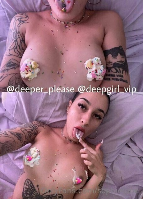 sophielune art model image