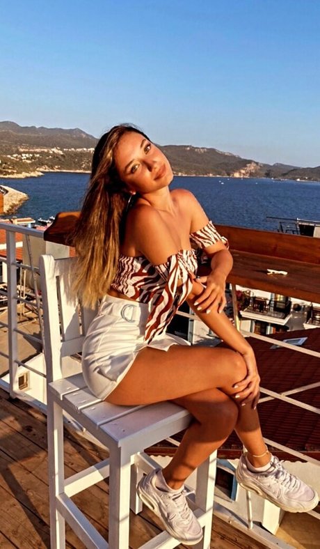 iremsukamber sexy actress archive