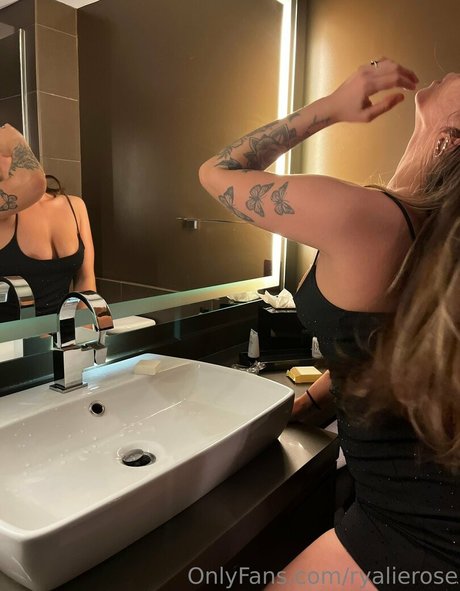 ryalierose star pretty pic