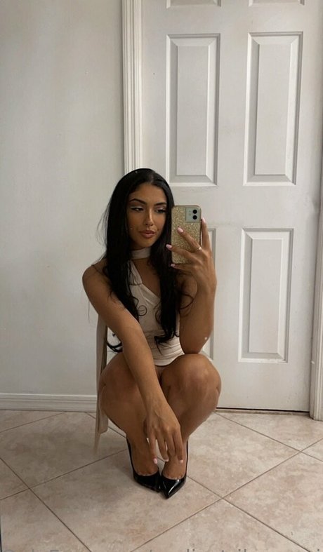 nadiastrikesagain exclusive model gallery