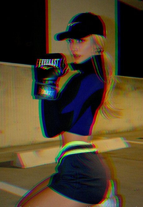 nadiastrikesagain nudes star img