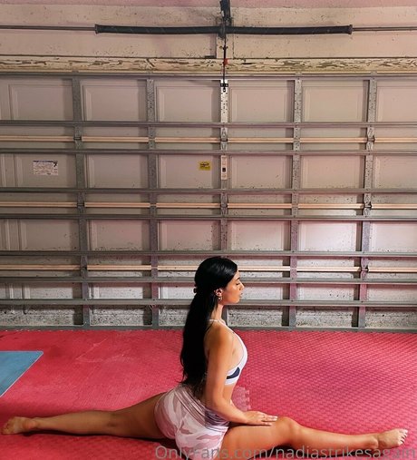 nadiastrikesagain best pornstar images