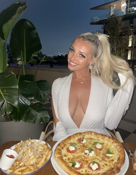 itshollyday free model img