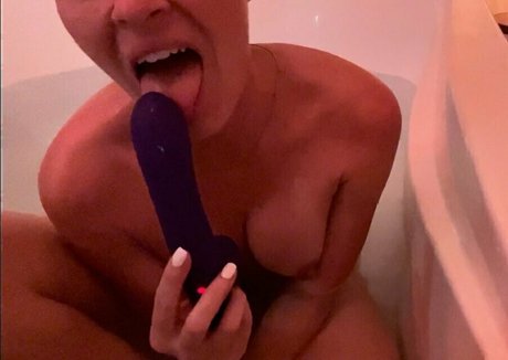 kmonogamishfree exclusive pornstar photo