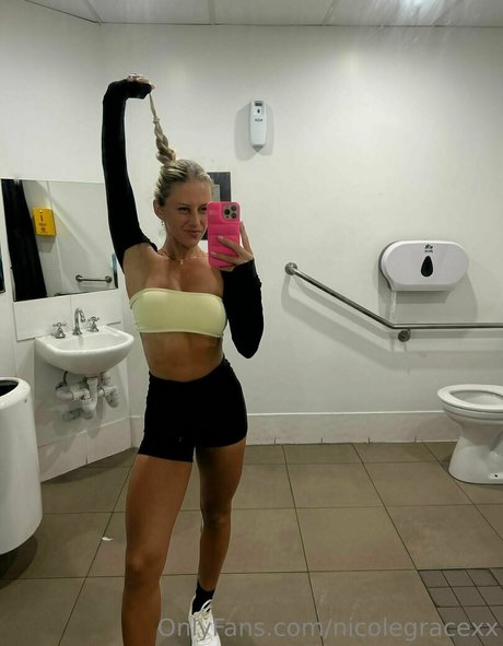 Nicole Grace model nude photo