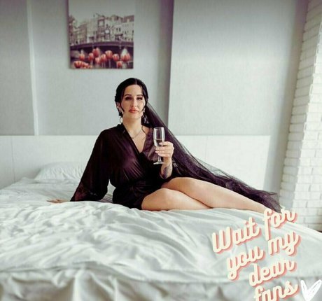 lusty queen star hd photos