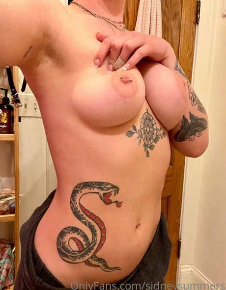 sidneysummers erotic model img