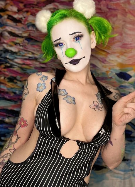 Sage Griffin sexy actress pic