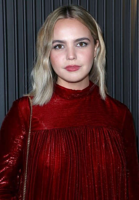 Bailee Madison model erotic img