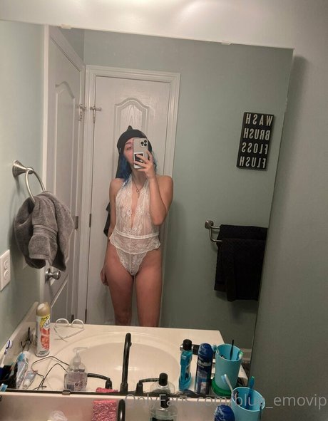 blue emofree exclusive model pictures