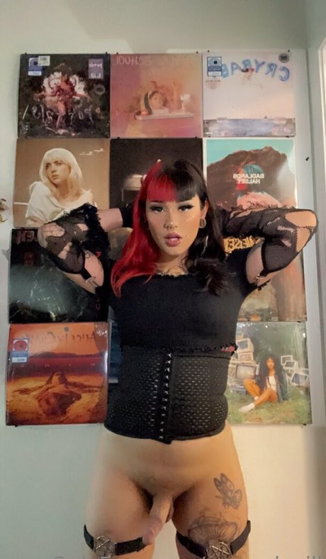 saucydevill naked model photos