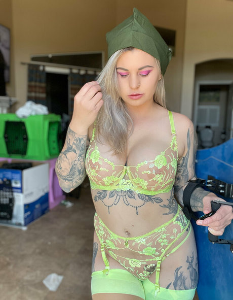 beccafaye66free erotic model image