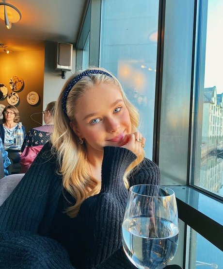 Helena Farstad model erotic photos