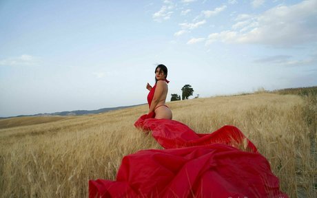 liagomezzz erotic actress photos