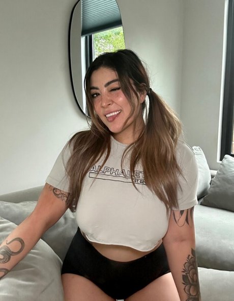 Ashlynn Arias perfect model pics