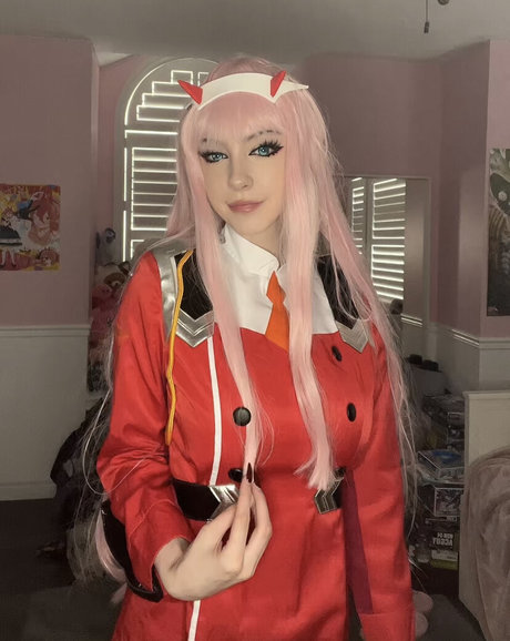 emiki28 erotic actress photos