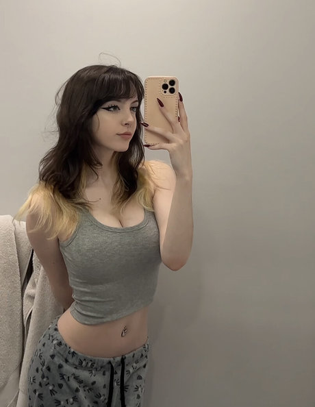 emiki28 pornstar art images