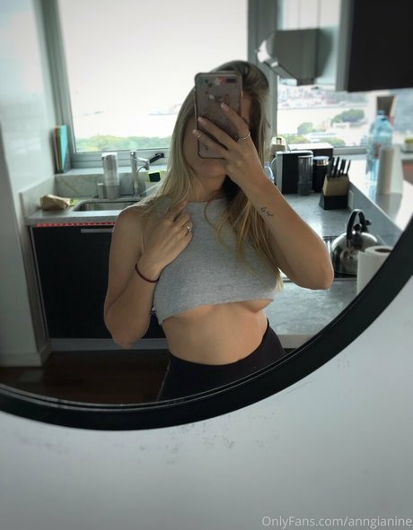 anngianine adult star photos