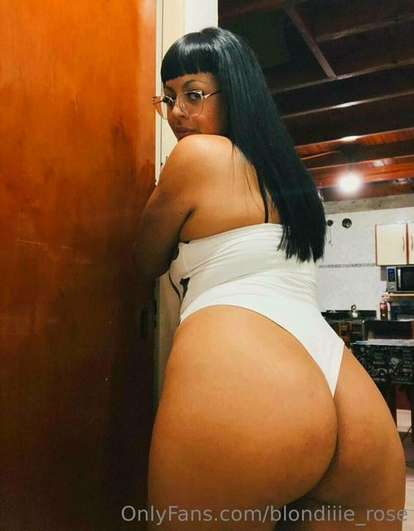 blondiiie rose pretty actress pics