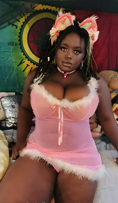 monnibon free actress pictures