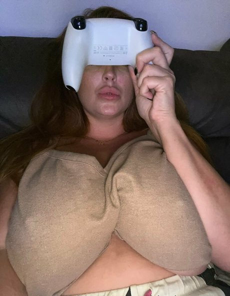 nothingbutcurves art actress galleries