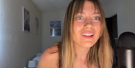 ASMR Carol nude model picture