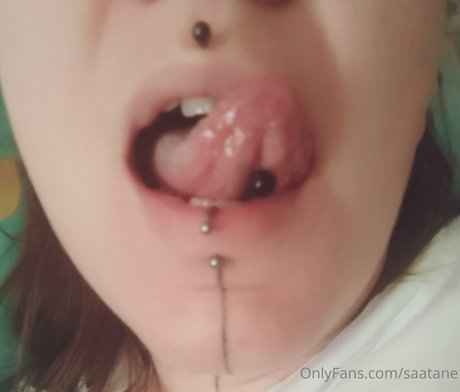 saatane model best pic