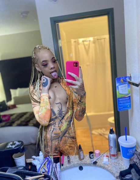 tiffanylannette naked model picture