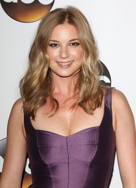 Emily VanCamp nude model images