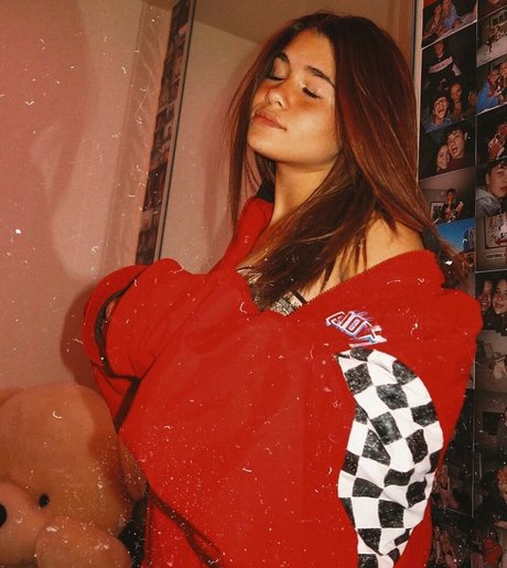 Nessa Barrett star sexy photos