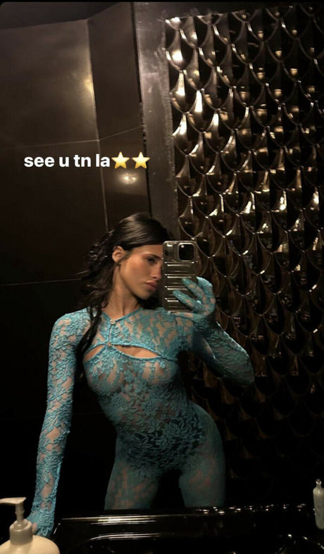 Nessa Barrett sex model pic