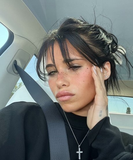 Nessa Barrett pornstar high quality pictures