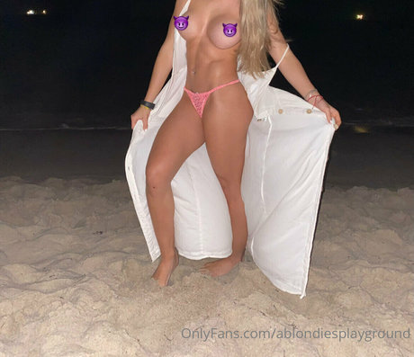 ablondiesplayground model hot archive