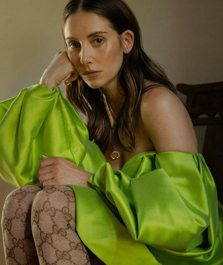 Alison Brie hot model image