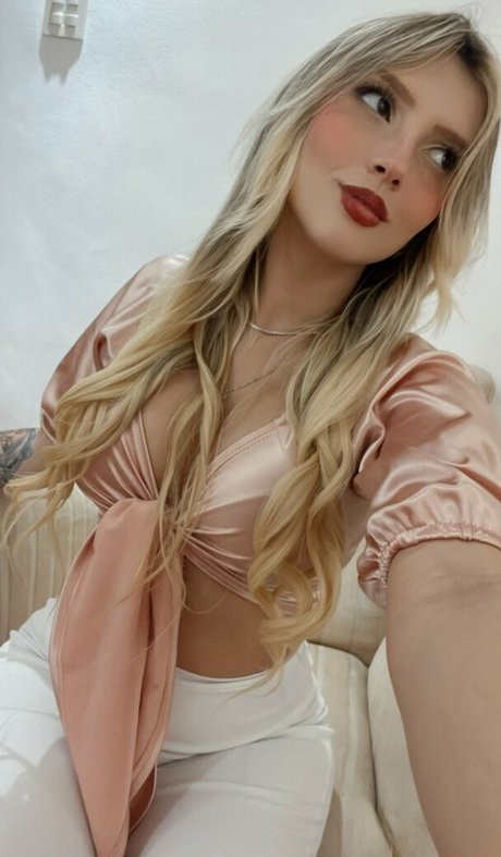 Isa Sudati erotic model image