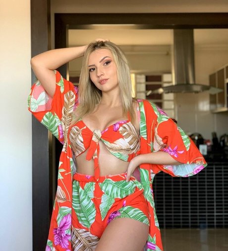 Isa Sudati star top pic