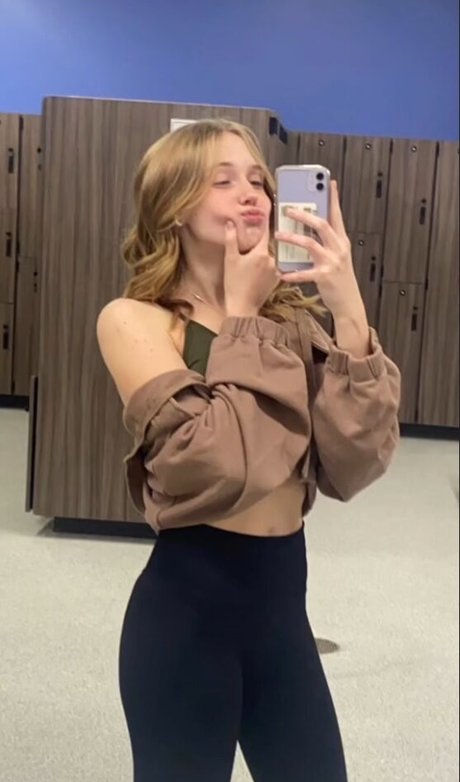 Kira Graceeee pornstar nudes archive