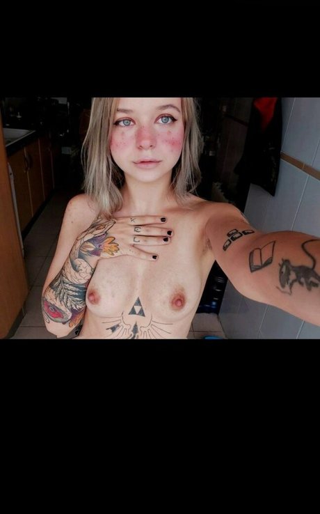 xhuronax nude actress galleries